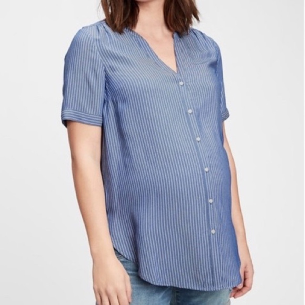 Gap Maternity Button-Front Shirt curbed hemline